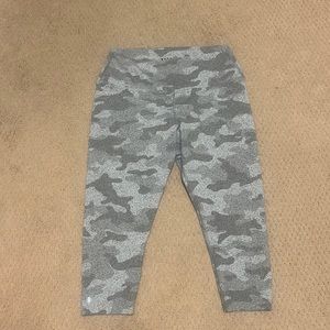 White Camo No Bull Plush Heather Crop-Like New